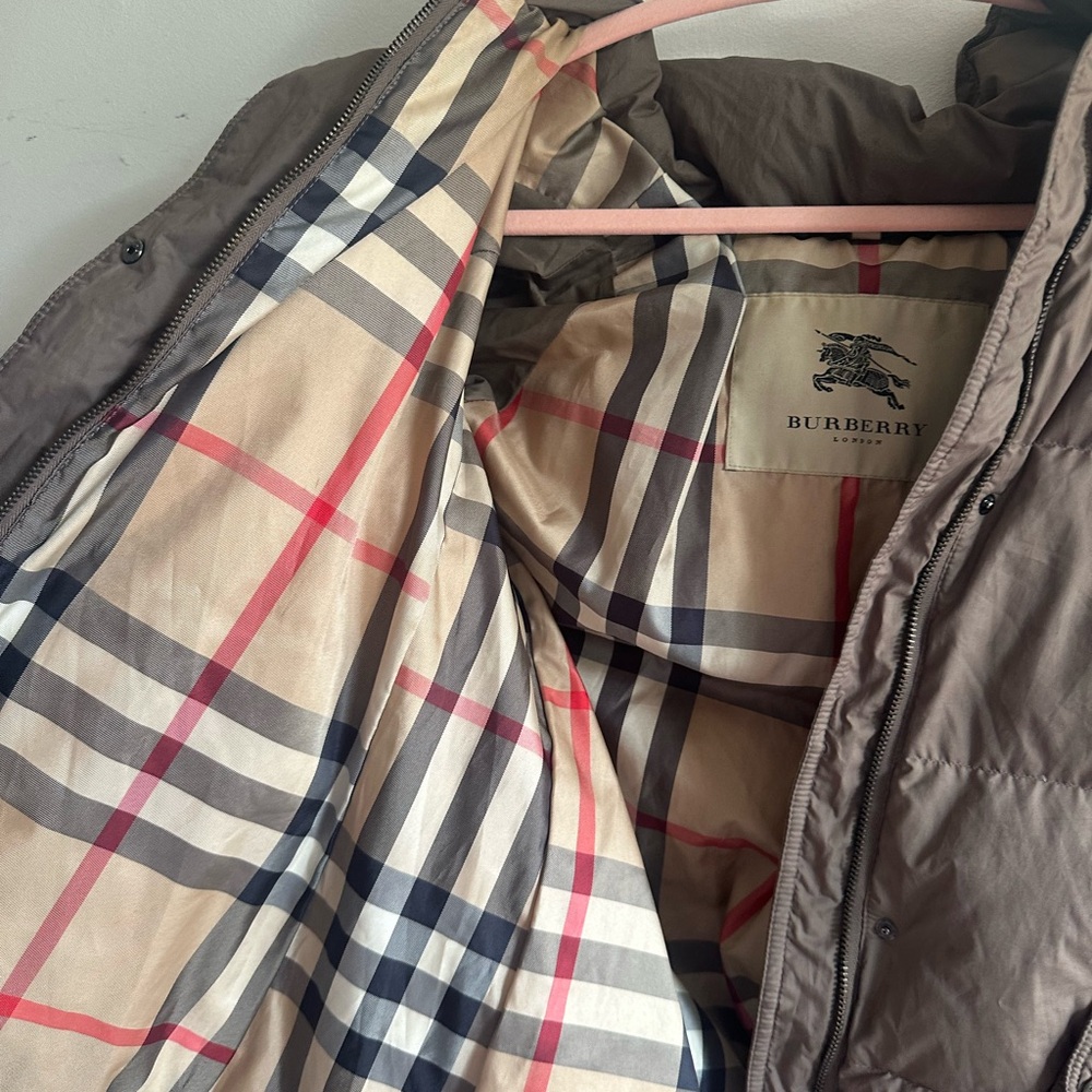 Burberry women’s puffer jacket size M - Picture 3 of 9